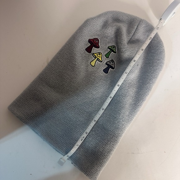 Neff Fun Guys Smiling Mushroom Gray Beanie Hat - Picture 5 of 7